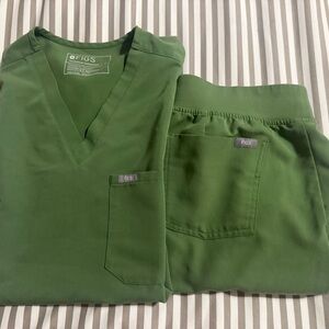 FIGS Green Medium Scrub Set